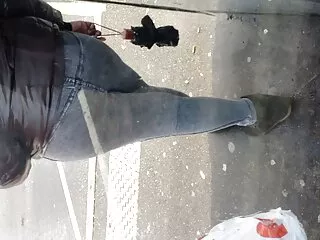 Cuckold zit terwijl BBC vrouw Allen Benz vol sperma pompt na een zoete anaal lekkere seks films