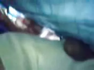 Rondborstige blonde pronkt met xxx filmpjes haar schattige poesje